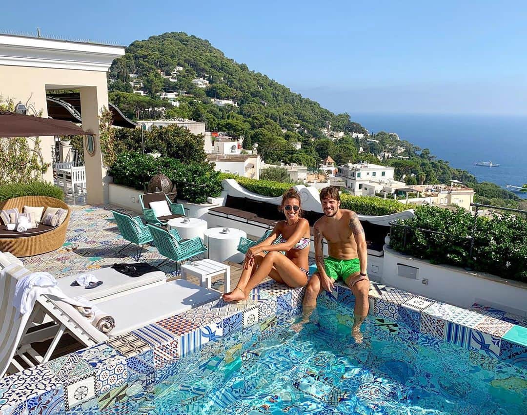 シモーネ・ヴェルディさんのインスタグラム写真 - (シモーネ・ヴェルディInstagram)「Relax a Capri 💙」8月14日 1時14分 - simoneverdi