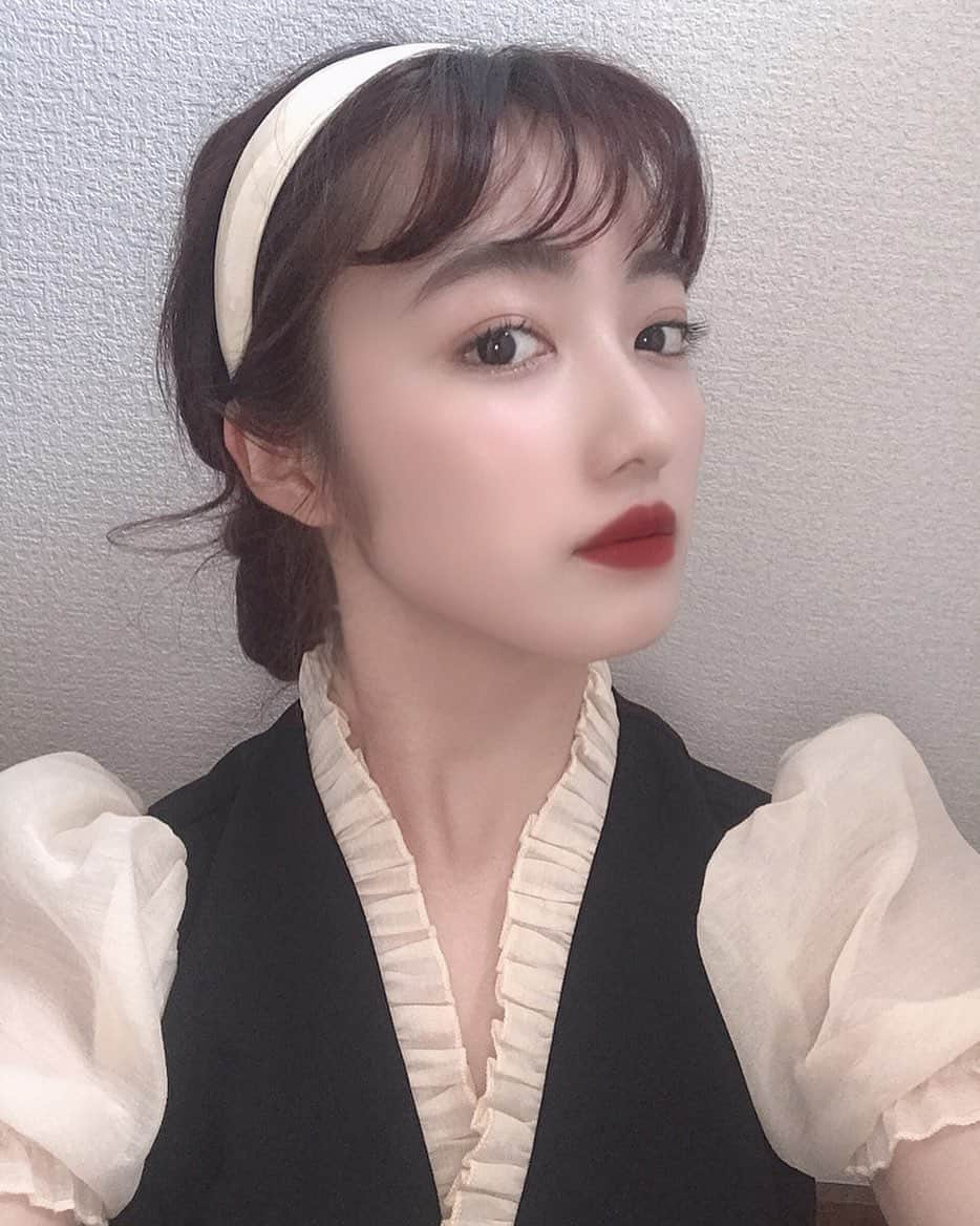 河﨑莉奈さんのインスタグラム写真 - (河﨑莉奈Instagram)「この日のメイクすき、、、💋 リップは @diormakeup  下地は @threecosmetics  ファンデは @yslbeauty  マスカラは @dejavu_official.jp  ビューラーは @shiseidopro_jpn  アイシャドウは @vtcosmetics_official  です♥️ やっぱり赤リップがすきだなあ💄🍒」8月14日 1時20分 - rinya5588