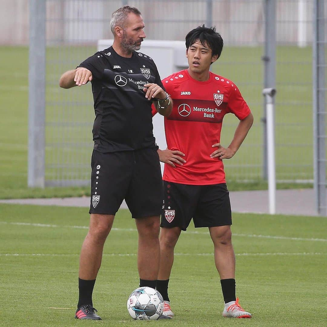 VfBシュトゥットガルトさんのインスタグラム写真 - (VfBシュトゥットガルトInstagram)「#konnichiwa, @endowataru! 👋 —— #firstday #firstimpressions #trainingsession #transfertuesday #VfB #VfBStuttgart #VfBInsta #Transfer #Neuzugang #Endo #welcome」8月14日 1時28分 - vfb