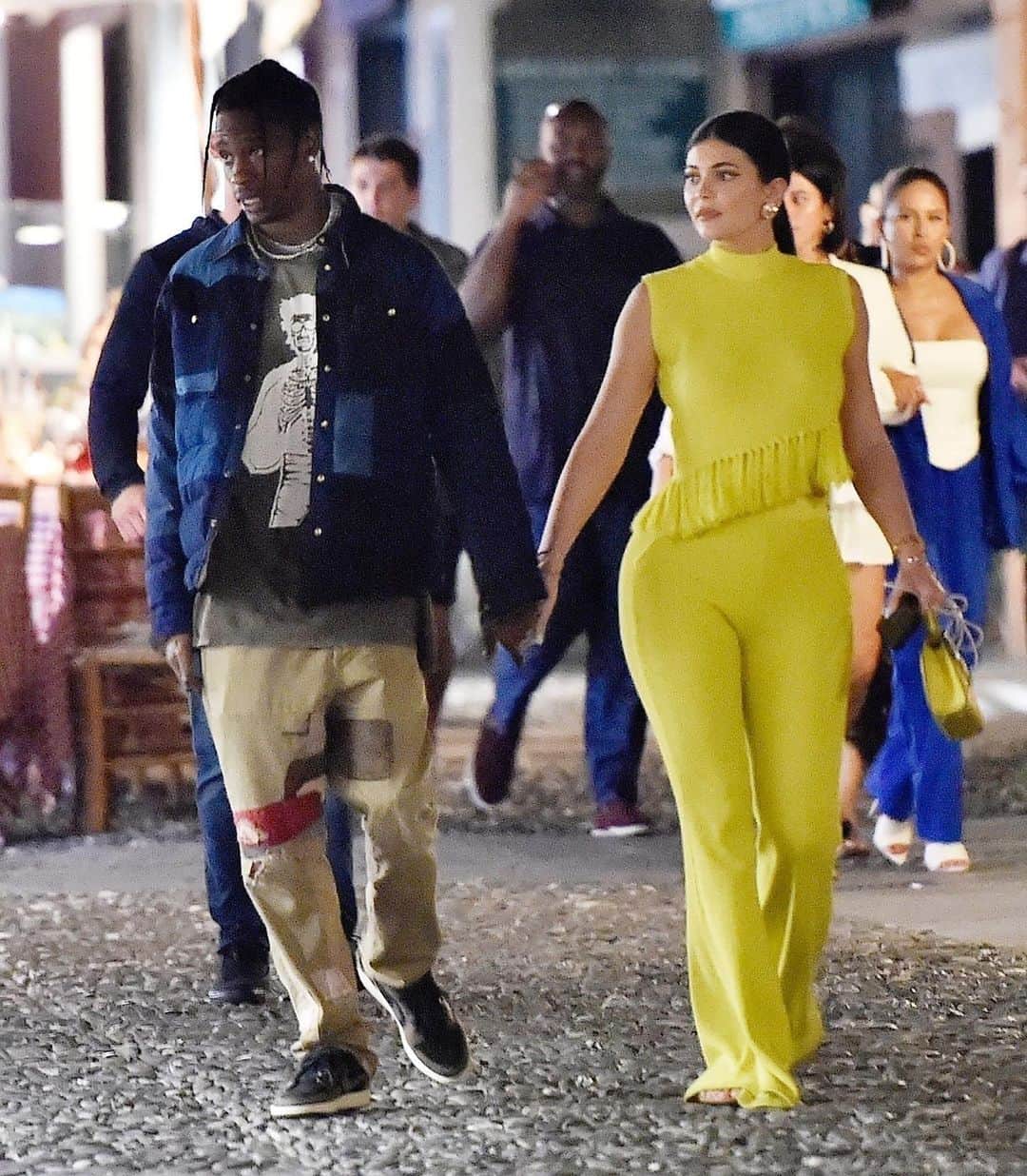 Just Jaredさんのインスタグラム写真 - (Just JaredInstagram)「@kyliejenner and @travisscott hold hands while enjoying a night out together in Italy! #KylieJenner #TravisScott Photo: Backgrid」8月14日 1時41分 - justjared