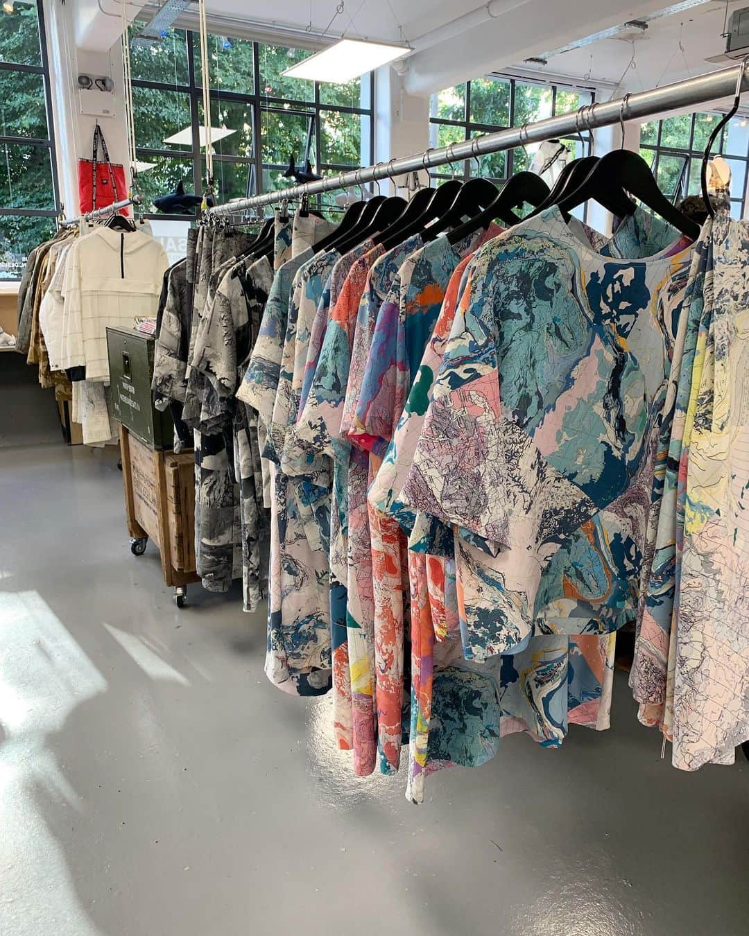 のインスタグラム：「The @Raeburn_Lab is open every Wednesday to Sunday, 12–6pm. Come and discover our seasonal collections, RÆMADE highlights and studio specials in this ever-evolving space ♻️ - #RAEBURN #RemadeInEngland」