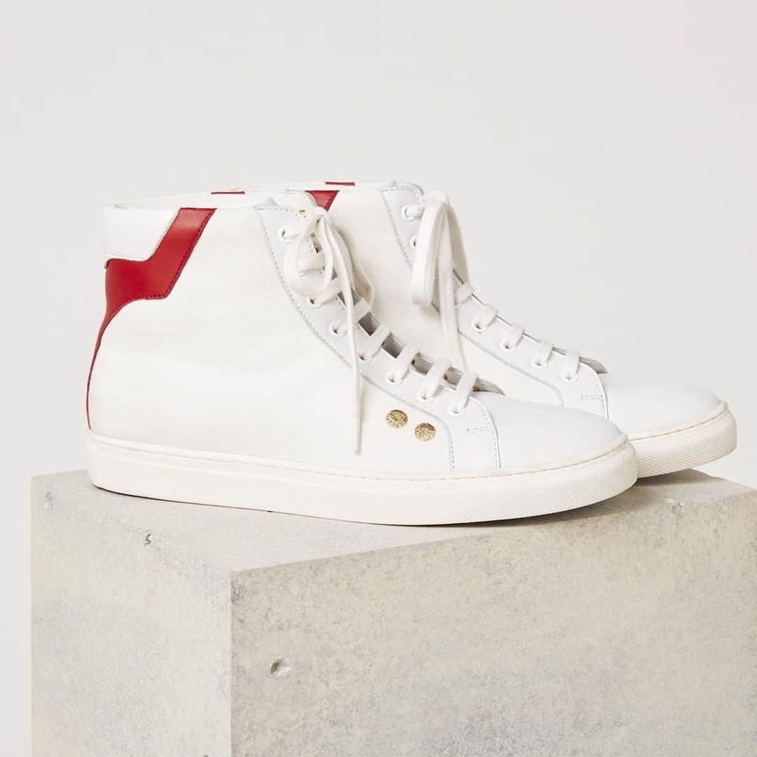 クーカイのインスタグラム：「C'est arrivé !!! ❤️ Kookaï lance sa ligne de chaussures sur kookai.fr ! Ziggy, la basket sporty chic qui vous accompagne dans toutes vos aventures ! #kookaiette #kookai #kookaiFW19 #fashion #shoes」