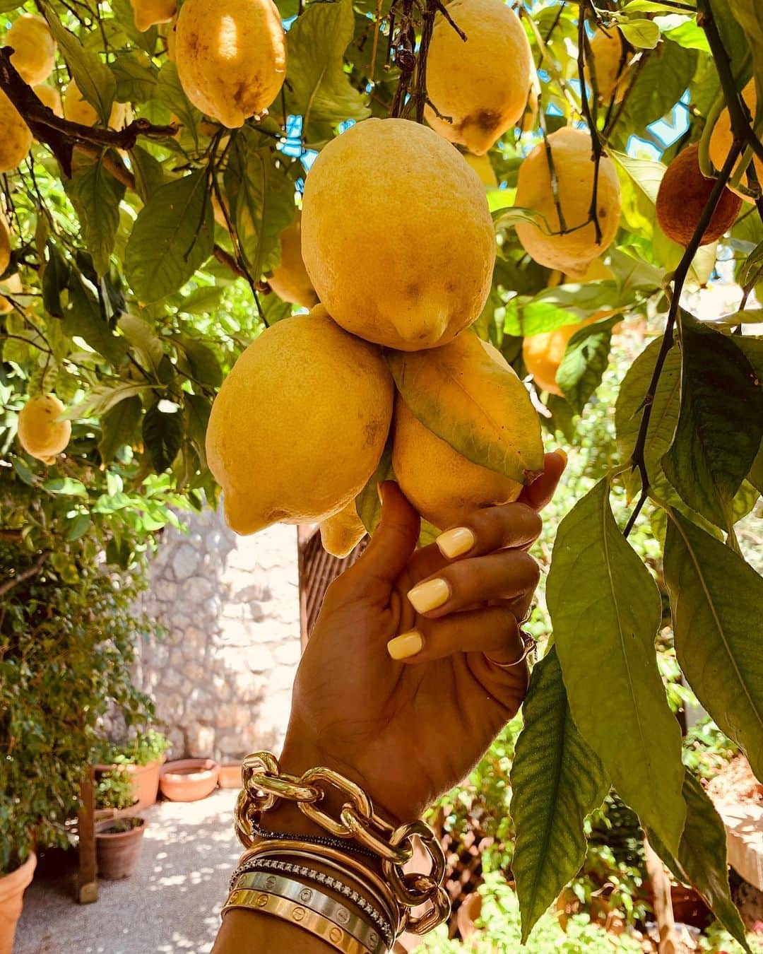 イザベル・グラールさんのインスタグラム写真 - (イザベル・グラールInstagram)「Al Limone 🍋 #italy #positano #vacation」8月14日 1時58分 - izabelgoulart