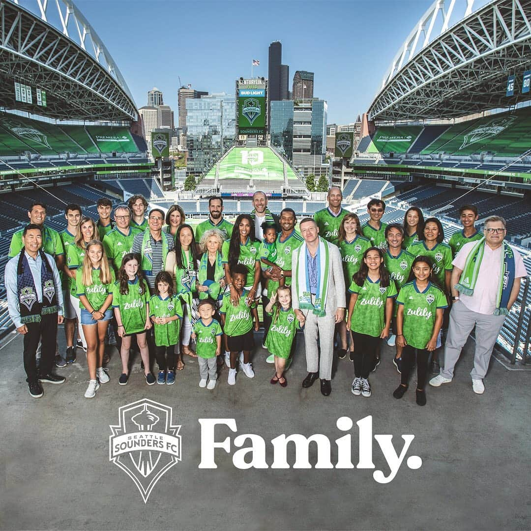 シアラさんのインスタグラム写真 - (シアラInstagram)「A Day I’ll Always Cherish! @DangeRussWilson and I are fired up to announce we are Team Owners of the Seattle @SoundersFC one of the best soccer franchises in the world! We can’t wait for our kids to grow up loving Soccer! Family is everything! Football and Futbol is Family! #SoundersIsFamily ⚽️💚💙」8月14日 2時03分 - ciara