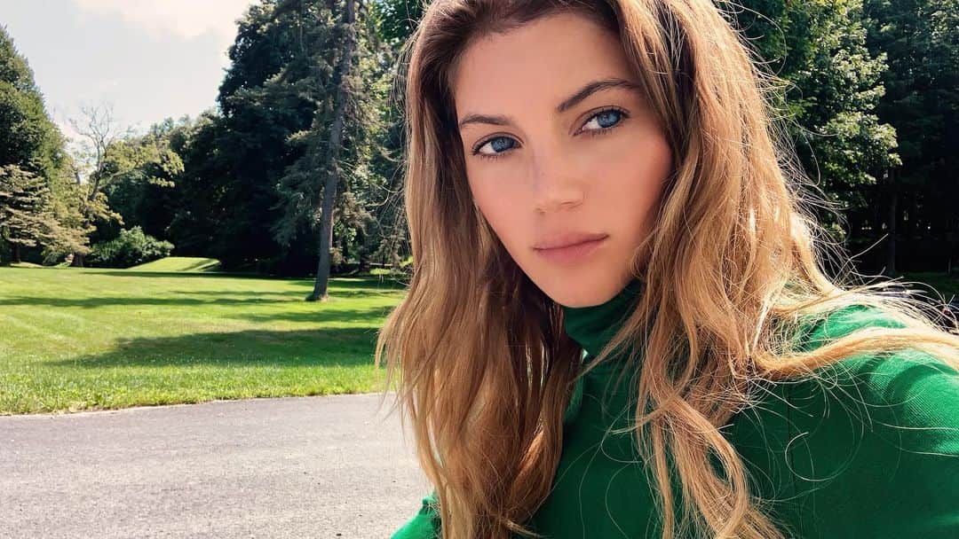 ヴァレリー・カウフマンのインスタグラム：「Matching 🌳」