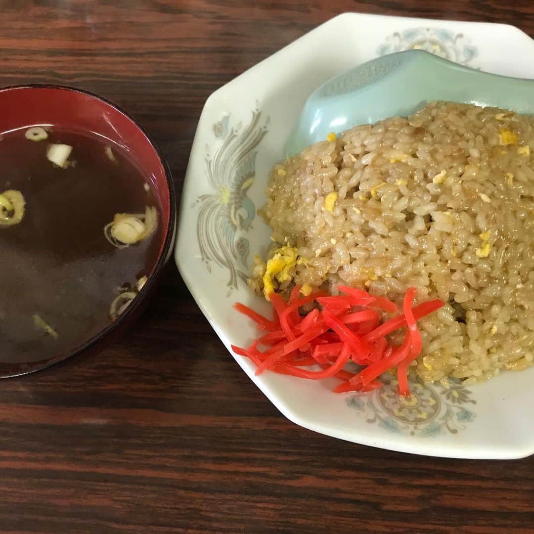 静岡グルメ情報さんのインスタグラム写真 - (静岡グルメ情報Instagram)「・ ベチョベチョチャーハン ・ 安さで勝負 ・ 安すぎるから文句も言わないしむしろまた来たいと思う場所！ ・ これからも頑張って下さい。 ・ #いいね返し #Shizuoka  #東海 #食べ物 #静岡グルメ #静岡ランチ #パン🥐 #インスタ映え #酒飲み #静岡 #静岡市街中ランチ #ラーメン🍜 #おすすめカフェ☕️#静岡市パン屋 #デザート #スイーツ🍰 #駿河区ランチ  #葵区ランチ #静岡市ランチ #静岡市グルメ #静岡市カフェ #静岡市 #美味しいもの大好き #食通 ・ ・ 静岡市の食通さんと繋がりたい 情報交換求む  もっと美味しい店知りたい ・ #followme #eat #grumet #food #cafe #lunch」8月14日 2時11分 - syokutsuu_itete_in_shizuoka