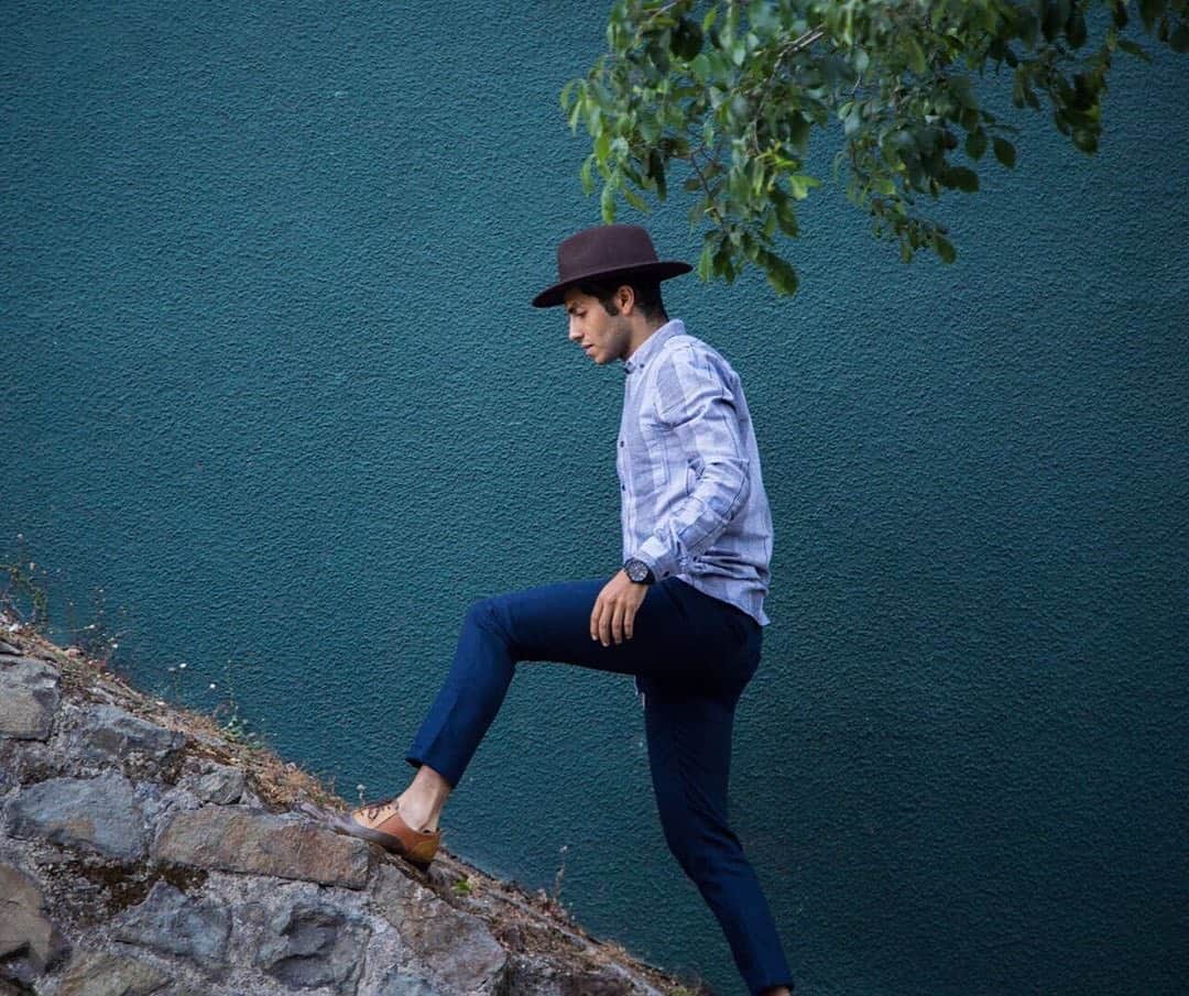 メナ・マスードのインスタグラム：「It's all about taking that first step. Follow my vegan journey over @evolvingvegan.」