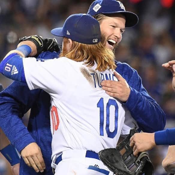 ジャスティン・ターナーさんのインスタグラム写真 - (ジャスティン・ターナーInstagram)「It’s #InternationalLeftHandersDay and I love when these 3 starters take the ball for us! @claytonkershaw @hyunjinryu325 @richjhill」8月14日 2時21分 - redturn2