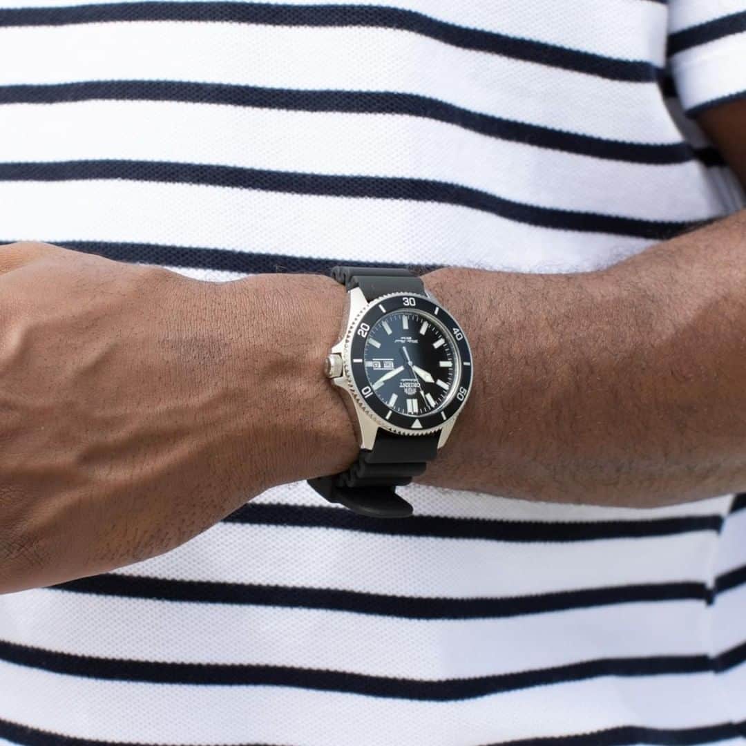 Orient Watchさんのインスタグラム写真 - (Orient WatchInstagram)「The Kanno measures at 44mm across and 50mm lug to lug. This size might be big for most, but keep in mind that darker colorways have a tendency to wear a little smaller on the wrist.⁠」8月14日 2時44分 - orientwatch
