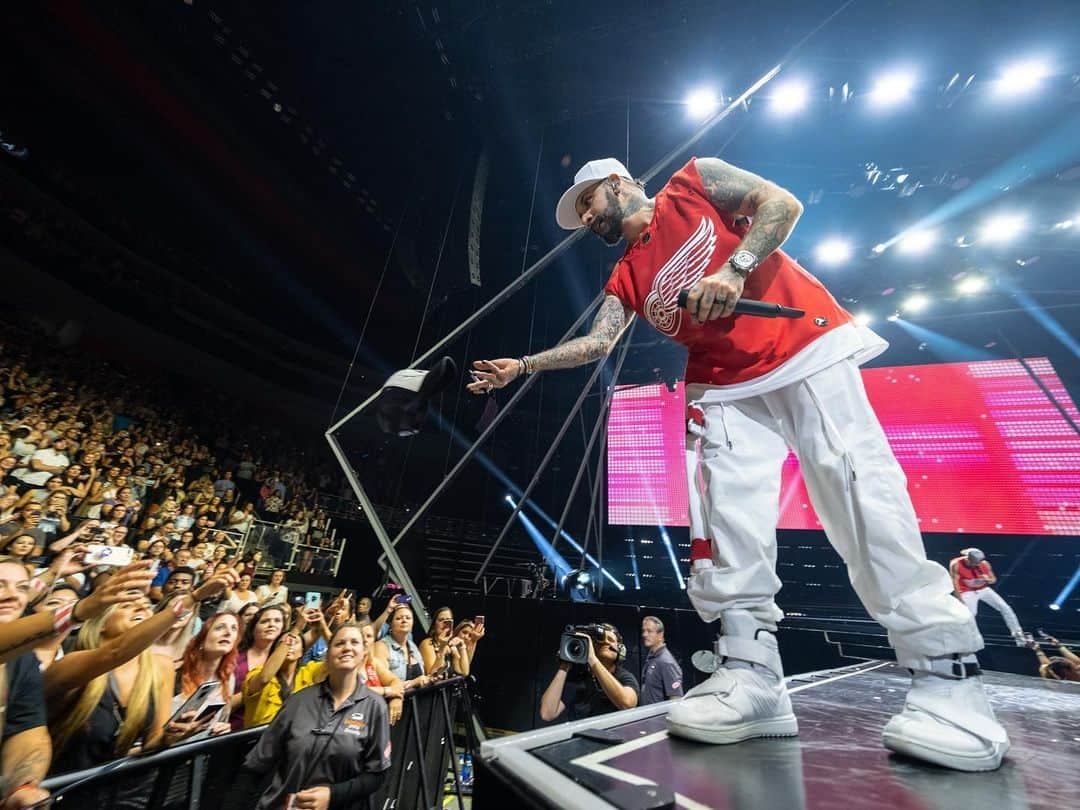 backstreetboysさんのインスタグラム写真 - (backstreetboysInstagram)「No words can describe how much we love you, Detroit! 💙 #BSBDET #DNAWorldTour」8月14日 2時58分 - backstreetboys