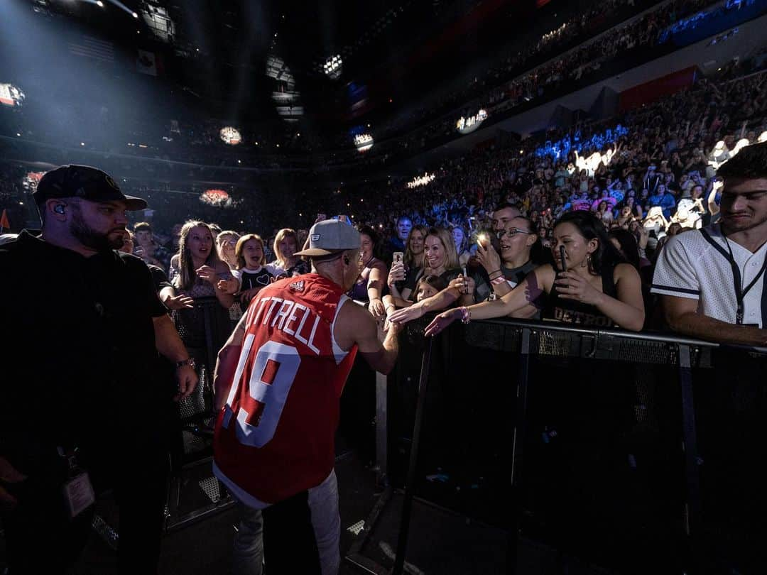 backstreetboysさんのインスタグラム写真 - (backstreetboysInstagram)「No words can describe how much we love you, Detroit! 💙 #BSBDET #DNAWorldTour」8月14日 2時58分 - backstreetboys