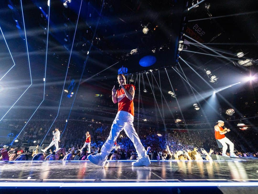 backstreetboysさんのインスタグラム写真 - (backstreetboysInstagram)「No words can describe how much we love you, Detroit! 💙 #BSBDET #DNAWorldTour」8月14日 2時58分 - backstreetboys