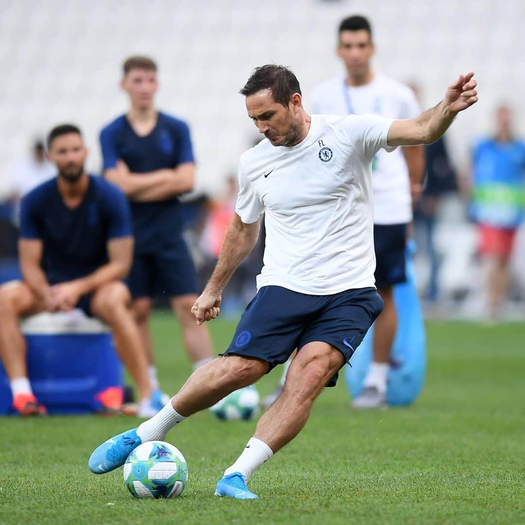 チェルシーFCさんのインスタグラム写真 - (チェルシーFCInstagram)「Taking aim after training! 🎯 @FrankLampard #SuperCup #CFC #Chelsea」8月14日 2時58分 - chelseafc