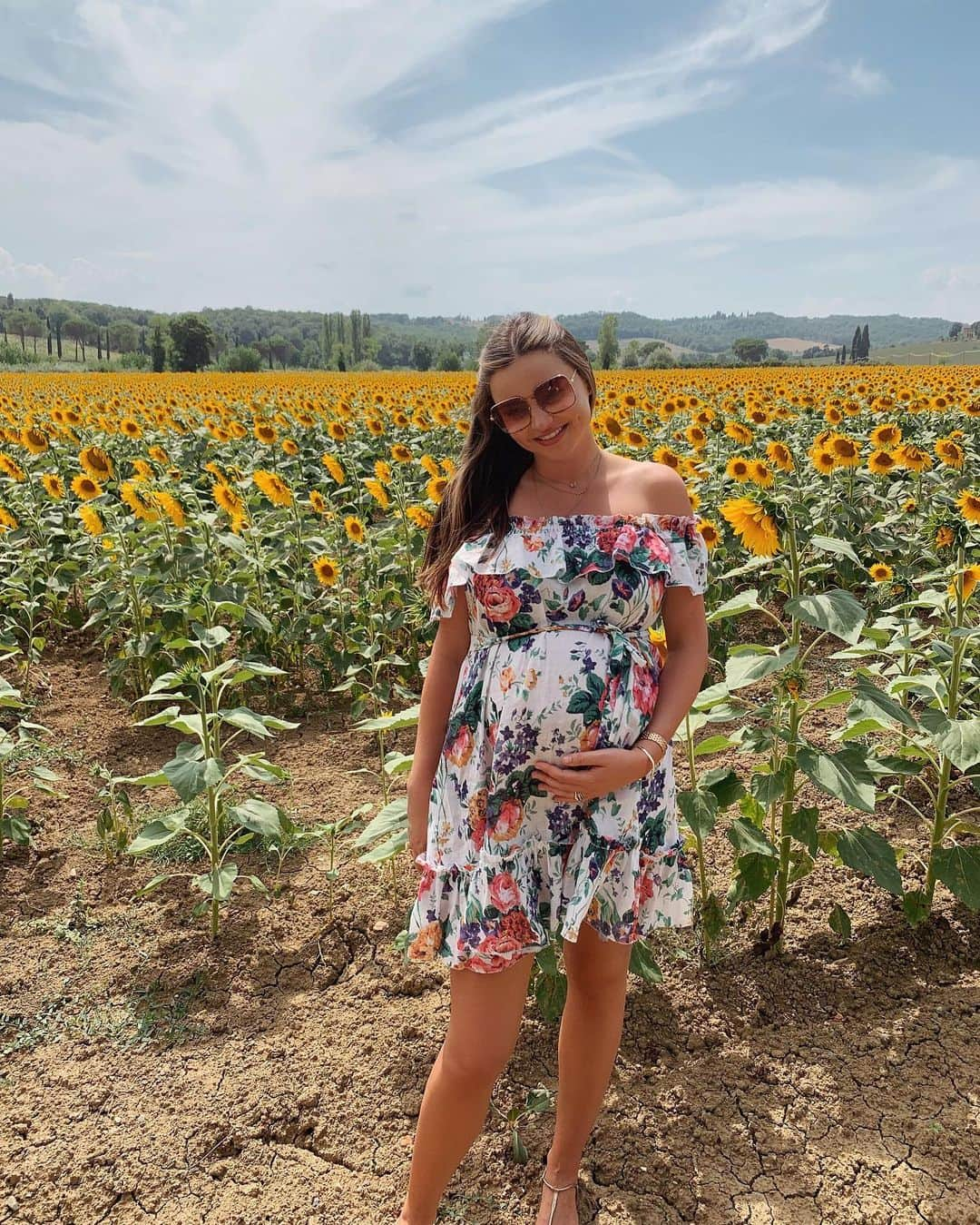 ミランダ・カーさんのインスタグラム写真 - (ミランダ・カーInstagram)「Found a heavenly field of sunflowers 🌻🌻🌻 Truly brightened my day 🥰」8月14日 3時00分 - mirandakerr