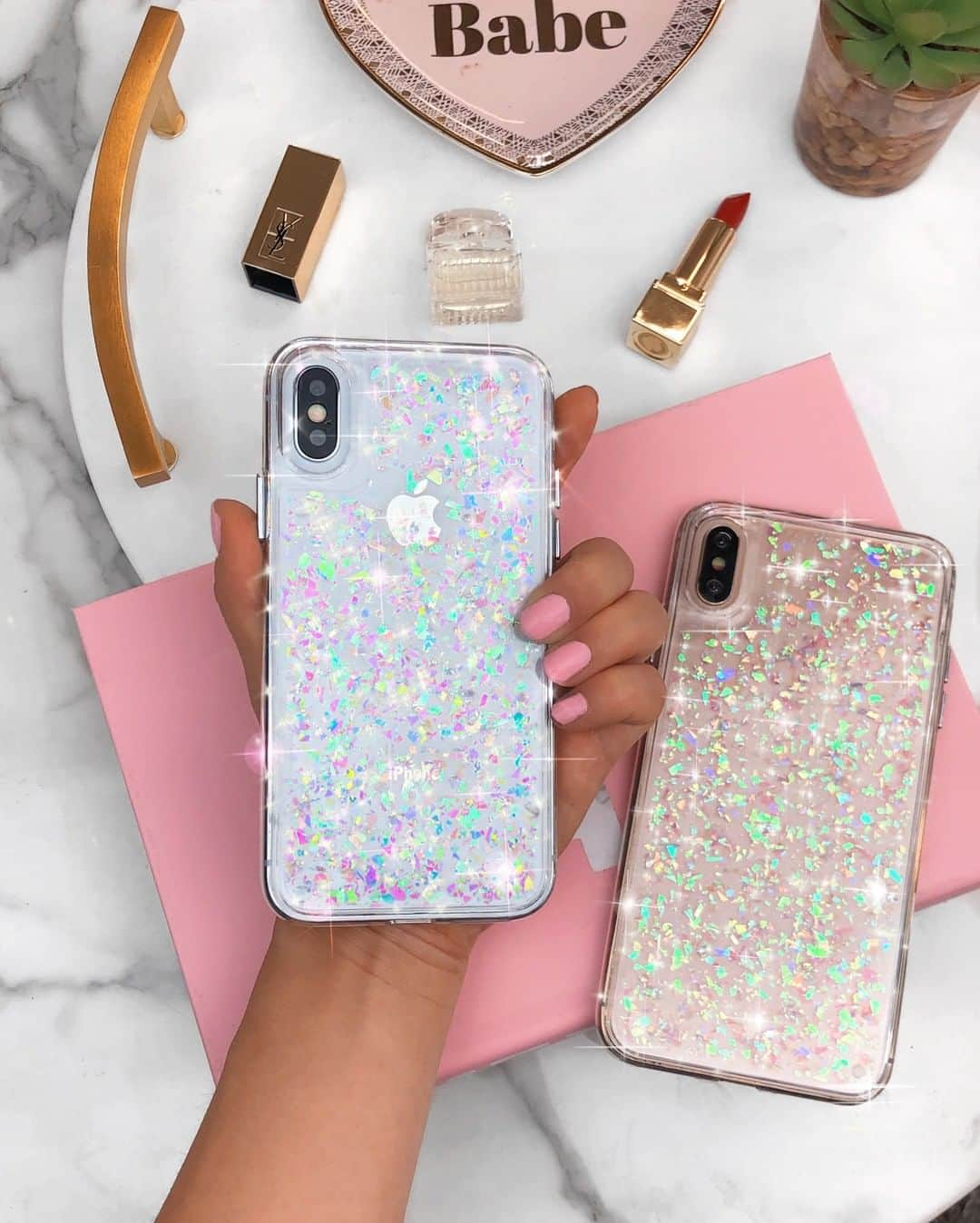 VELVETCAVIARさんのインスタグラム写真 - (VELVETCAVIARInstagram)「The CASE you never knew you needed. ✨ ⠀⠀⠀⠀⠀⠀⠀⠀⠀ Opal Flakes Case. Get yours @velvetcaviar. #velvetcaviar #glitter」8月14日 3時00分 - velvetcaviar