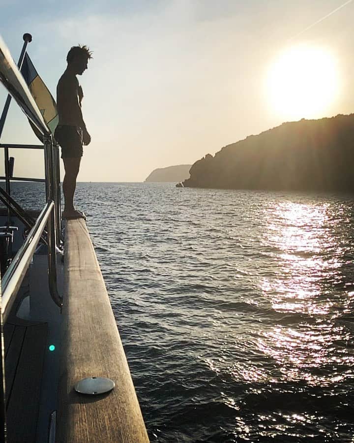グレン・パウエルのインスタグラム：「Merman, father. Merman.」