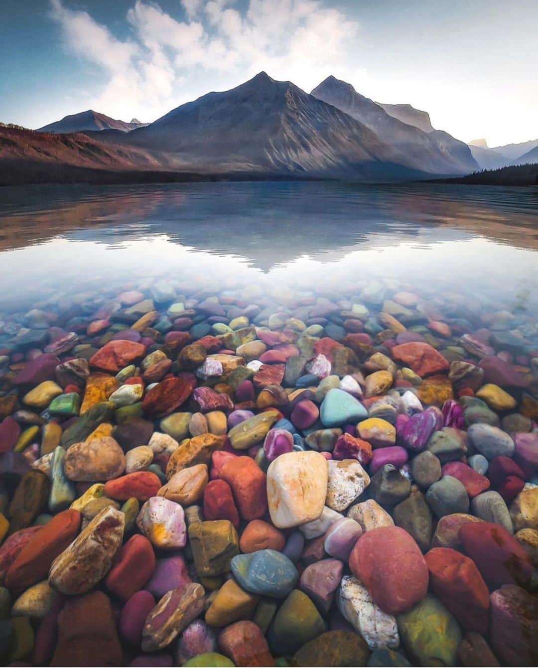 Canon Photographyさんのインスタグラム写真 - (Canon PhotographyInstagram)「Lake Mcdonald, one of the insta classics.  Photography | @davidmrule  Selected via our hashtag #cpfeatureme, tag your photos for a chance of a feature. #lakemcdonald #montana #lake #mountains」8月14日 3時38分 - cpcollectives