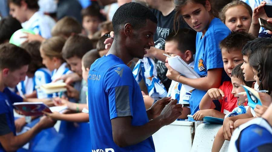 レアル・ソシエダさんのインスタグラム写真 - (レアル・ソシエダInstagram)「‪🤩🙌💙⚪️‬ • ‪#AurreraReala #RealSociedad‬」8月14日 3時48分 - realsociedad