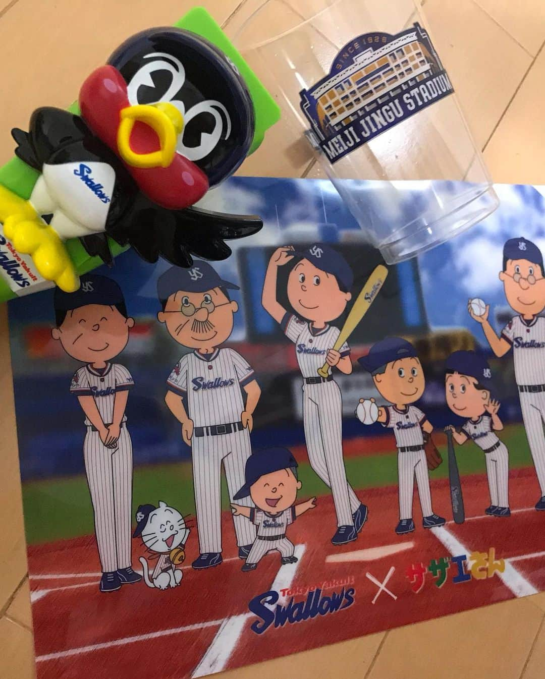 なちゅさんのインスタグラム写真 - (なちゅInstagram)「#今年4回目 #神宮 #⚾️ 勝った💙💚 最高❤  今まで2勝2敗 野球ってこんな楽しいのか！(笑)✩.*˚ って毎回なる(笑) 歓声とかコールがワクワクで鳴り止まない⚾️✨幸せだぁっ✩.*˚ #すわほー #ヤクルトスワローズ #ヤクルトスワローズファン #swallows #つば九郎 #つばみ #神宮球場 #神宮球場花火 #勝利 #横浜ベイスターズ #サザエさん #マスオさん #逆転  #野球観戦 #燕パワー」8月14日 4時01分 - nachudesu1223