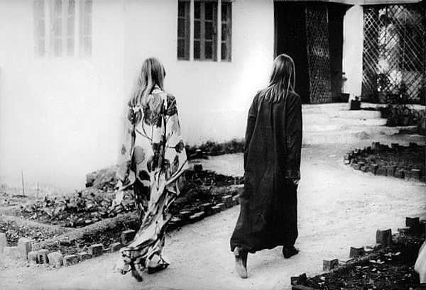 Meganさんのインスタグラム写真 - (MeganInstagram)「Pattie and Jenny Boyd in Rishikesh, India, 1968  #pattieboyd #jennyboyd #india」8月14日 4時06分 - zanzan_domus