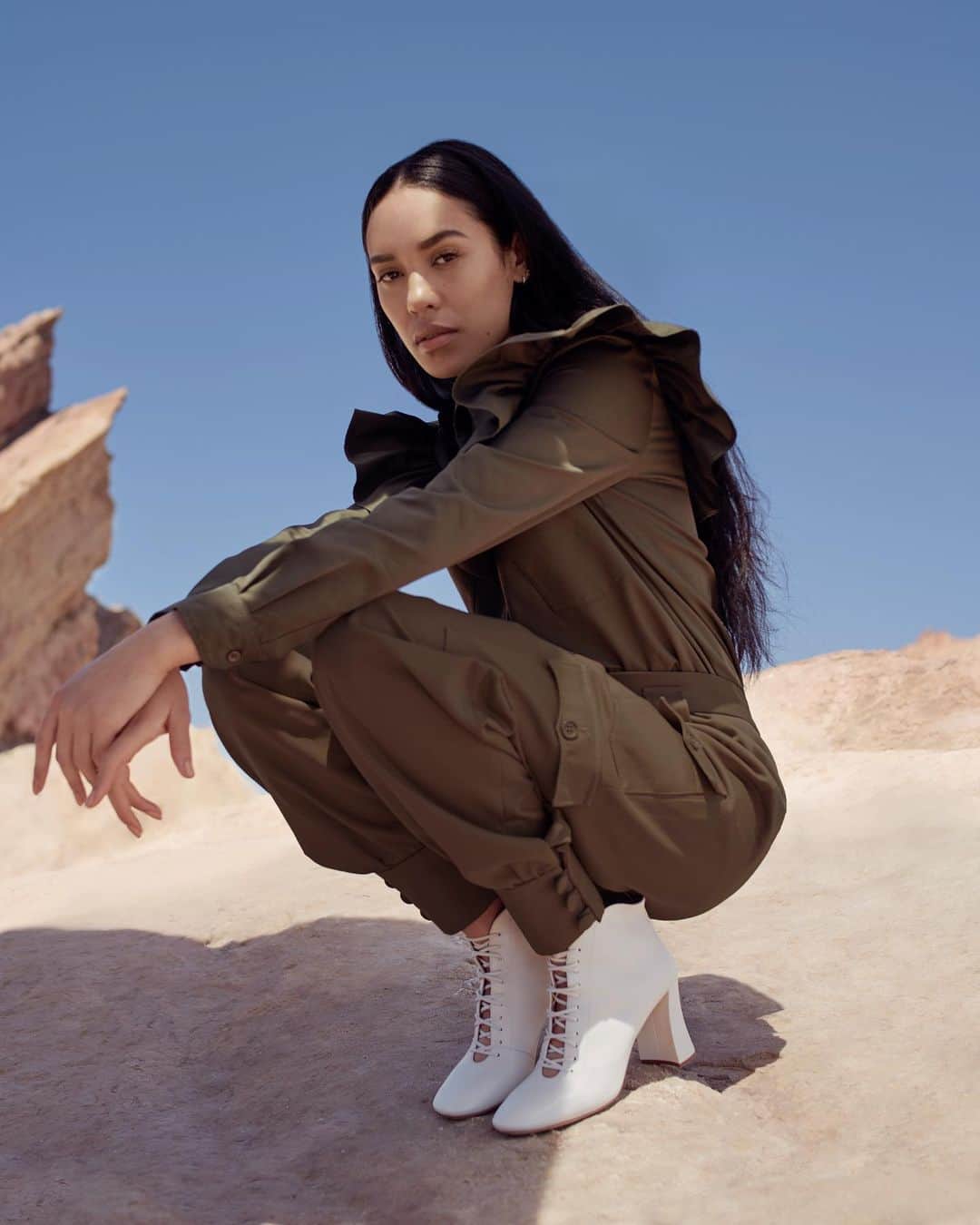 Bergdorf Goodmanさんのインスタグラム写真 - (Bergdorf GoodmanInstagram)「PRECIOUS CARGO 🖤 @alealimay recently took on the California desert in the best of pre-fall’s accessories, like @miumiu’s lace-up leather booties. Discover the full story online at BG.com/Blog and shop these shoes now in store on 2. [photo: @jamesbrodribb] #BGOnFoot」8月14日 4時09分 - bergdorfs
