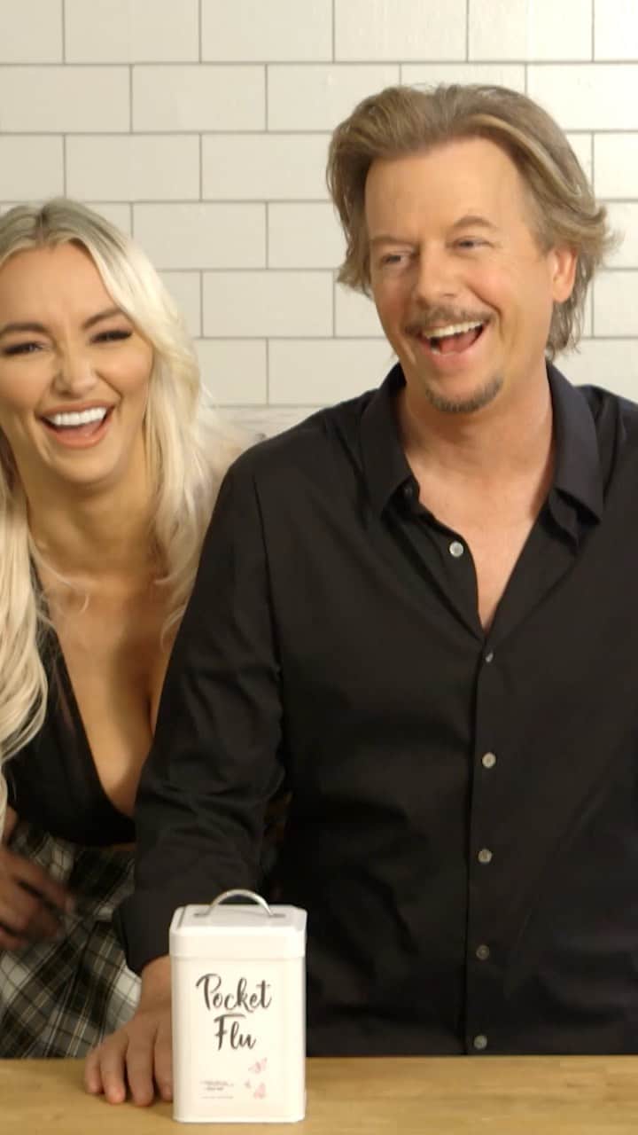 デヴィッド・スペードのインスタグラム：「This is how you lose belly fat @lightsout @lindseypelas」