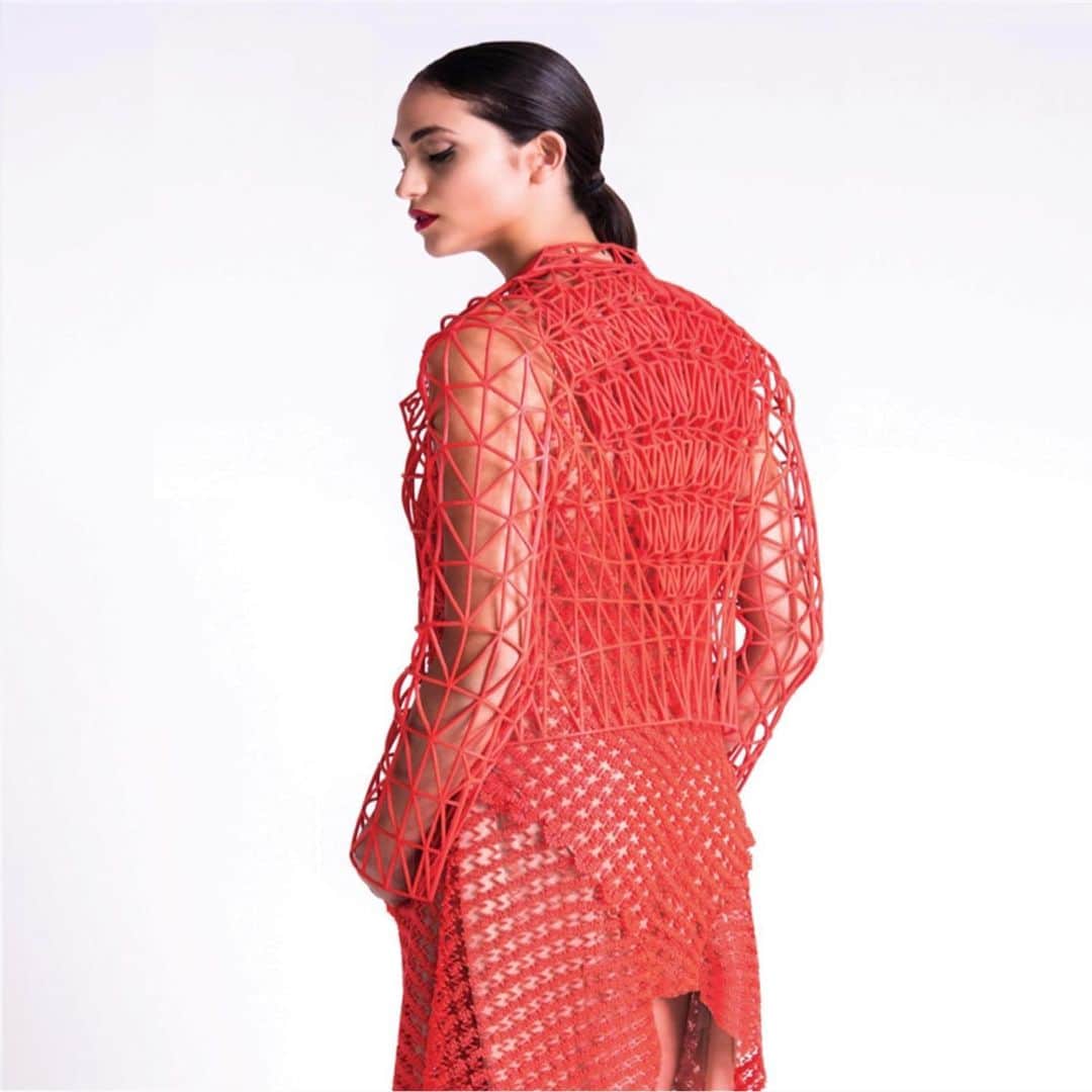 TED Talksのインスタグラム：「This dress was made by a 3D printer. Using a strong and flexible filament called Filaflex, fashion designer Danit Peleg uses laser cutting and 3D technology to create jackets, shoes, shirts and more. Imagine how easy your morning routine would be if you could wake up and use your home printer to download a perfectly tailored outfit in minutes! Danit is working to make that dream a reality. “I felt so empowered and free when I could just design a garment from my home and then print it by myself,” she says. “I wonder what our world will look like when our clothes will be digital.” Watch her #TEDTalk at go.ted.com/3dfashion.  Image courtesy of @danitpeleg3d」