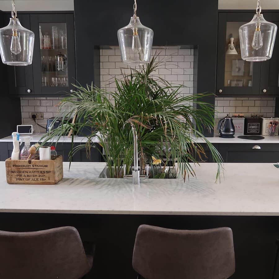 ローラアシュレイのインスタグラム：「Kitchen, dining room or hallway. Our Ockley Glass Bottle Pendants light up any room with style ✨」