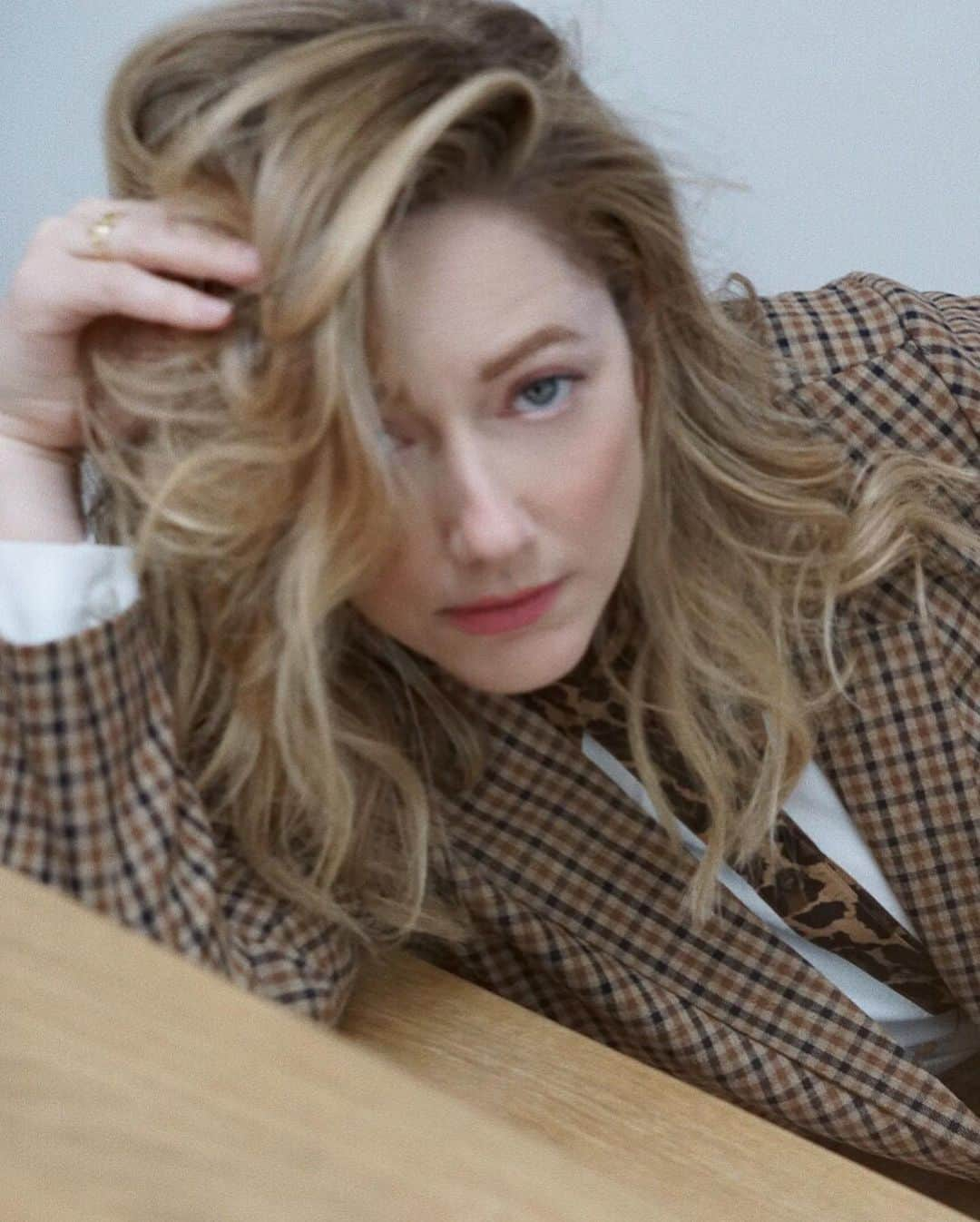 ジュディ・グリアさんのインスタグラム写真 - (ジュディ・グリアInstagram)「Press day hair & glam shots by @gregoryrussellhair make-up @tamah_krinsky styling @karlawelchstylist kick ass suit @madewell #drivenmovie #wheredyougobernadette I HAVE TWO MOVIES I LOVE COMING OUT THIS WEEKEND!! #luckylady #everydayimhustling」8月14日 4時31分 - missjudygreer