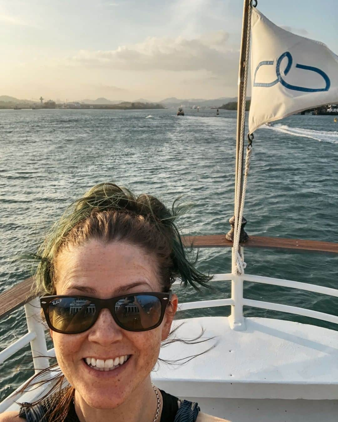 ジュリアナ・デヴァーさんのインスタグラム写真 - (ジュリアナ・デヴァーInstagram)「I'm on a boat! In the Panama Canal - woo hoo!⁣ ⁣ #ad Truth be told, I'm not the boatiest mcboatface, but there are a few times that I make an exception:⁣ ⁣ 1) Panama Canal anything. I've been twice and it's always so fascinating. I seriously tear up with with excitement and awe (🚨dork alert)⁣ ⁣ 2) Anything @uncruise. Small boat (think 50 people) adventure cruises are an incredible way to explore a country from the water.⁣ ⁣ Thinking about an adventure cruise? My latest post answers just about every question you might have, so click on over and check it. Link in bio 👆🏼.⁣ ⁣ Have you been through the Panama Canal yet? Is it on your bucket list?」8月14日 4時46分 - cleverdeverwherever