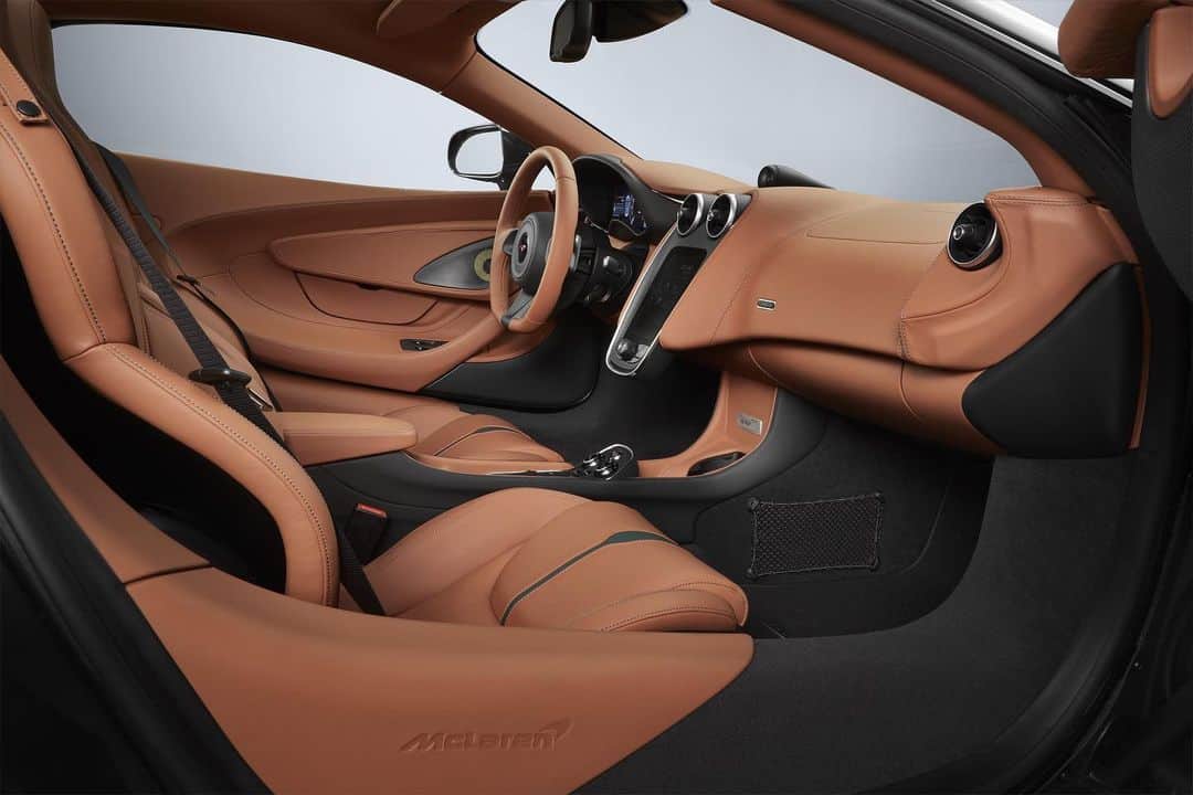 McLaren Automotiveさんのインスタグラム写真 - (McLaren AutomotiveInstagram)「XP Green exterior and a Saddle Tan interior. Luxurious yet subtle, MSO’s inspiration for this spec was a combination of traditional British automotive hues and a very special car from McLaren’s own history. #MSOMonth2019」8月14日 5時04分 - mclarenauto