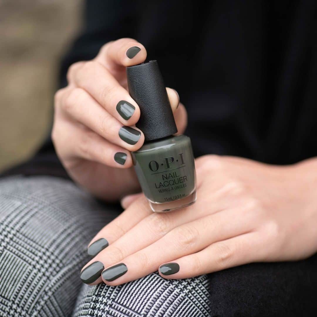OPIさんのインスタグラム写真 - (OPIInstagram)「Get your fall color palette ready with this deep green shade from the #OPIScotland collection. 🏴󠁧󠁢󠁳󠁣󠁴󠁿 Try #ThingsIveSeenInAberGreen for your next mani! ⁠ ⁠ #ColorIsTheAnswer #OPIObsessed #OPINails #Swatched #OPINailLacquer #Manicure #Nails #NailsOfTheDay #NOTD #Beauty #Cute⁠ ⁠」8月14日 5時05分 - opi