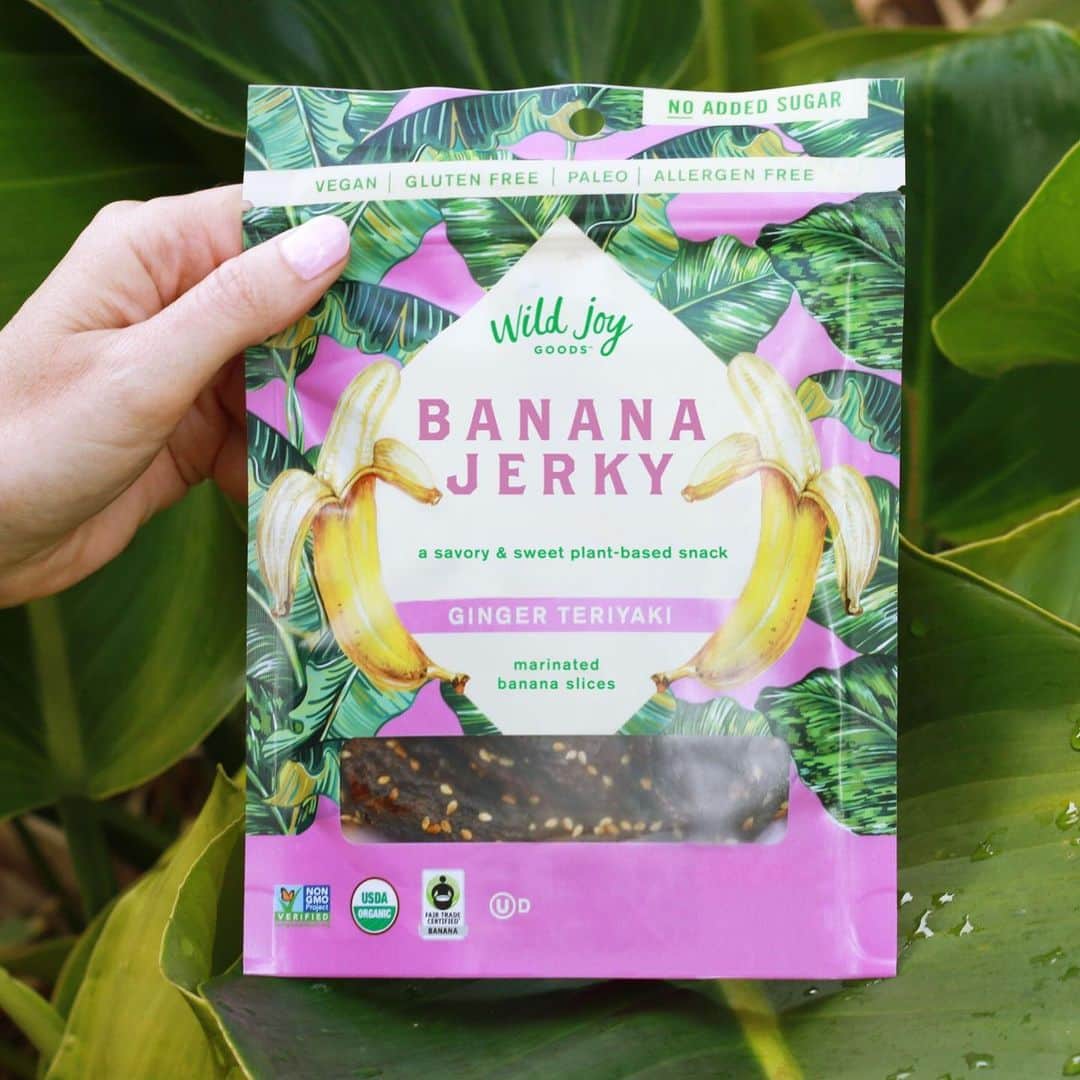 Whole Foods Marketさんのインスタグラム写真 - (Whole Foods MarketInstagram)「This jerky is bananas. Literally. Head to the #linkinbio to learn more about bioengineer-turned-chef Michael Antonorsi's #vegan banana jerky, @WildJoyGoods (available in select stores).」8月14日 5時13分 - wholefoods