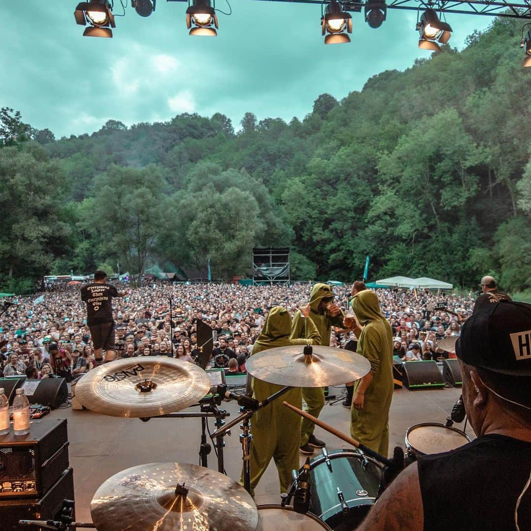 Zebraheadさんのインスタグラム写真 - (ZebraheadInstagram)「Here are some pics from @taubertalfestival on Sunday!! What a party that was!!!!! Danke!!! #Zebrahead #braininvaders #evhgear #deanmarkley #guitar #taubertalfestival #germany🇩🇪 📷by @suzimue」8月14日 5時11分 - zebraheadofficial