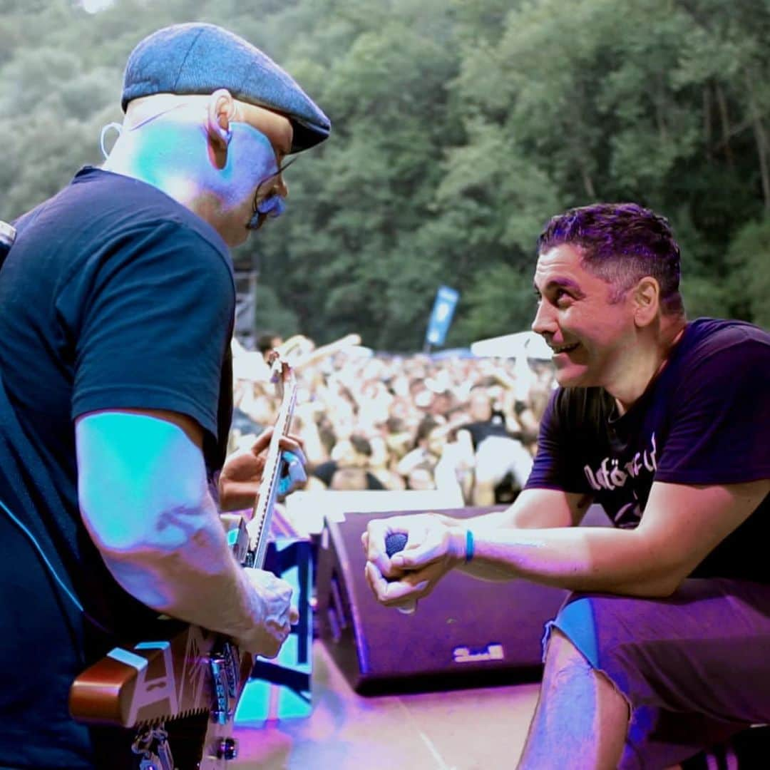 Zebraheadさんのインスタグラム写真 - (ZebraheadInstagram)「Here are some pics from @taubertalfestival on Sunday!! What a party that was!!!!! Danke!!! #Zebrahead #braininvaders #evhgear #deanmarkley #guitar #taubertalfestival #germany🇩🇪 📷by @suzimue」8月14日 5時11分 - zebraheadofficial