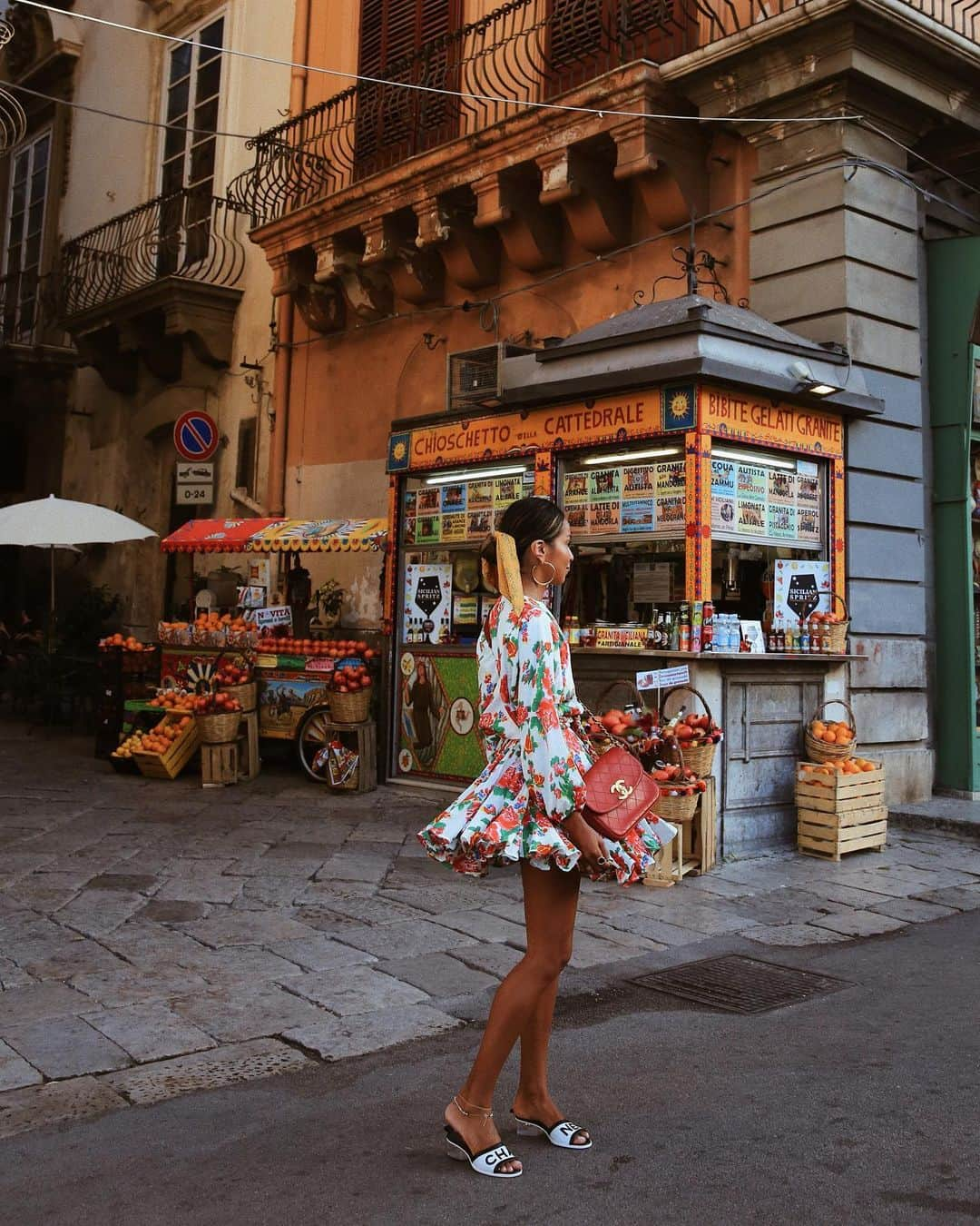 ジュリー・サリニャーナさんのインスタグラム写真 - (ジュリー・サリニャーナInstagram)「flower power. 💕」8月14日 5時19分 - sincerelyjules