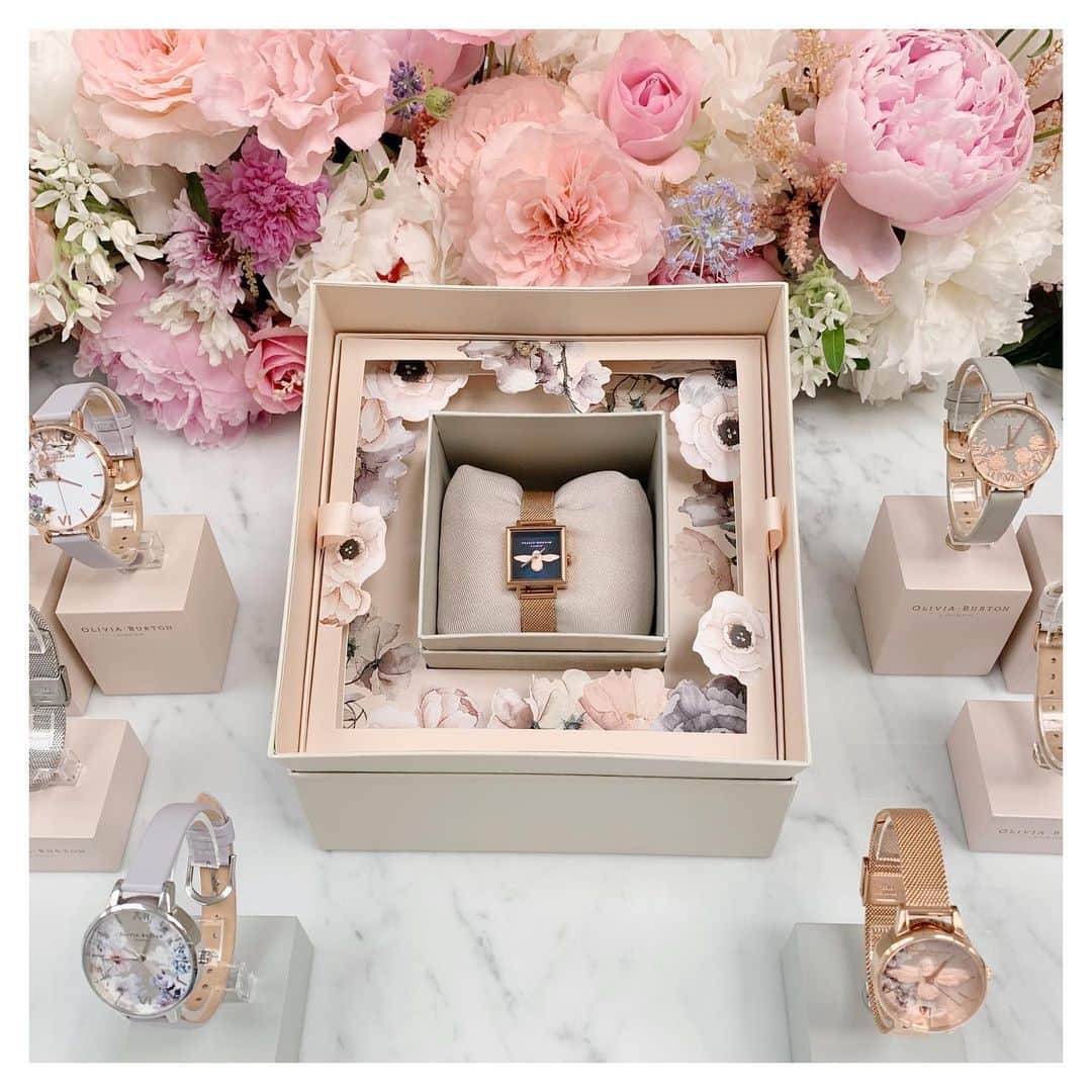 Olivia Burtonさんのインスタグラム写真 - (Olivia BurtonInstagram)「Looking to upgrade your gift? Say hello to our Art Box 😍  So pretty it doubles up as a piece of art all by itself... definitely one to treasure forever! [Search ‘Art Box’ on-site] 🌸 #MyOliviaBurton #GiftIdeas」8月14日 5時25分 - oliviaburtonlondon