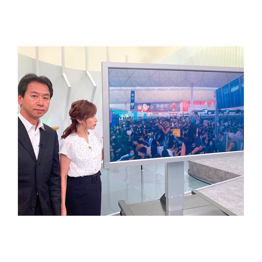 楠紗友里さんのインスタグラム写真 - (楠紗友里Instagram)「香港の空港では混乱が続いています。 中国政府は介入をためらっているようですが、その理由は？ このあとFT動画でお伝えします。 #bsテレ東 #早起き日経プラスft #日本経済新聞 #financialtimes #hongkong #China #news #morningshow #live #tvshow #goodmorning」8月14日 5時29分 - sayuri_kusunoki