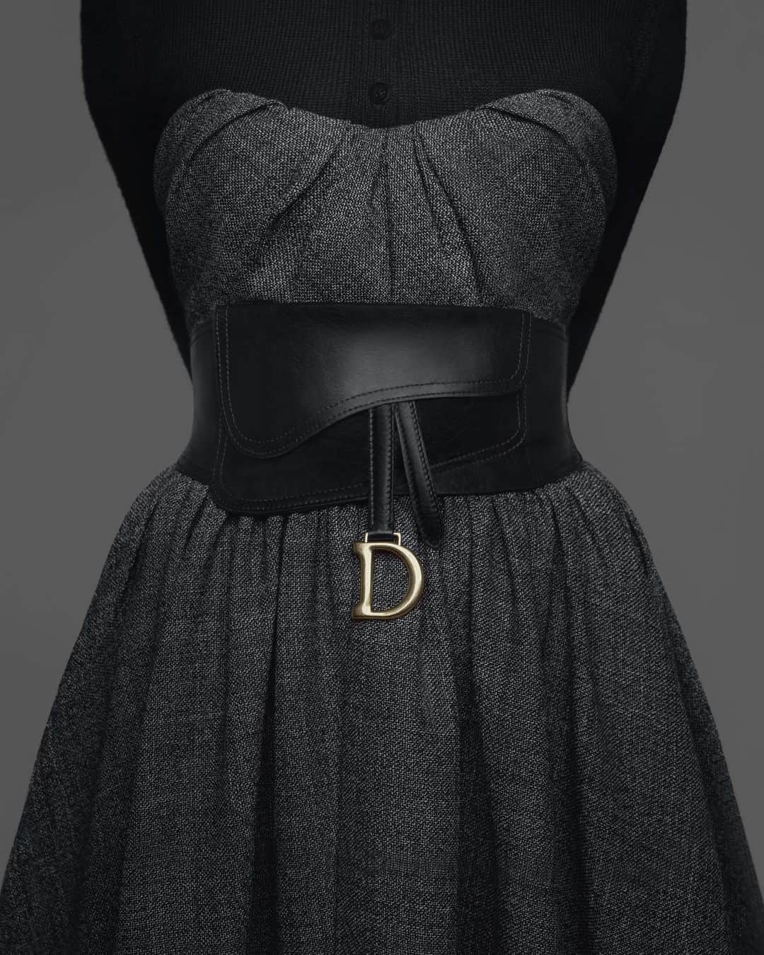 クリスチャンディオールさんのインスタグラム写真 - (クリスチャンディオールInstagram)「This season, make a statement with the #DiorOblique veiled bob hats and #DiorTribales earrings from the #DiorAW19 collection by Creative Director #MariaGraziaChiuri. To complete your look, opt for a #DiorSaddle belt – part bag, part belt, with a flap pocket. ⁠⠀ © @BrigitteNiedermair⁠」8月14日 5時44分 - dior
