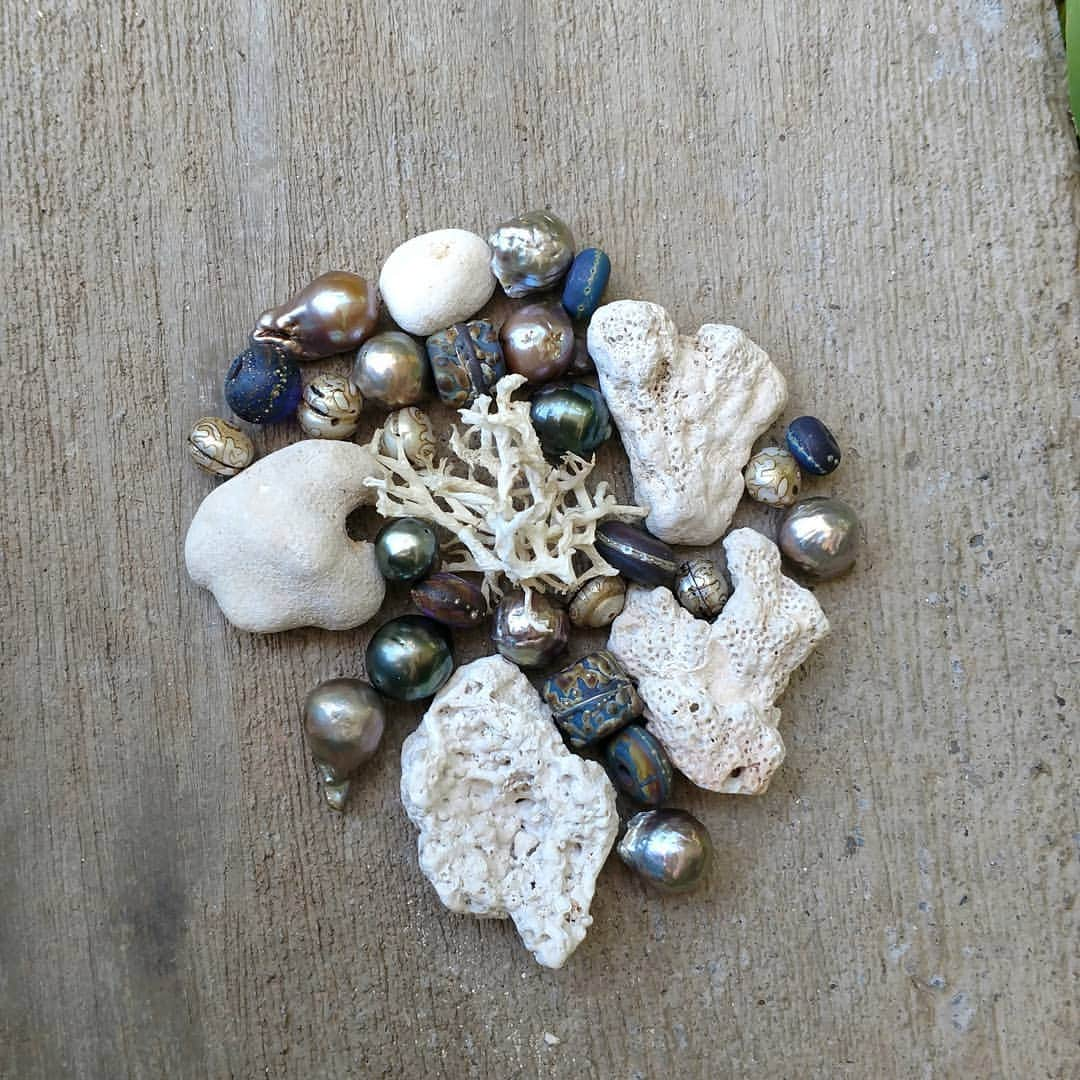 キャサリン ミッシェルさんのインスタグラム写真 - (キャサリン ミッシェルInstagram)「In my element #create #vision #manifestation #nature #treasures #tresors #peaceofmind #pearls #gold #jewelrydesigner #jewelryasmedecinecm」8月14日 6時01分 - catherinemichiels