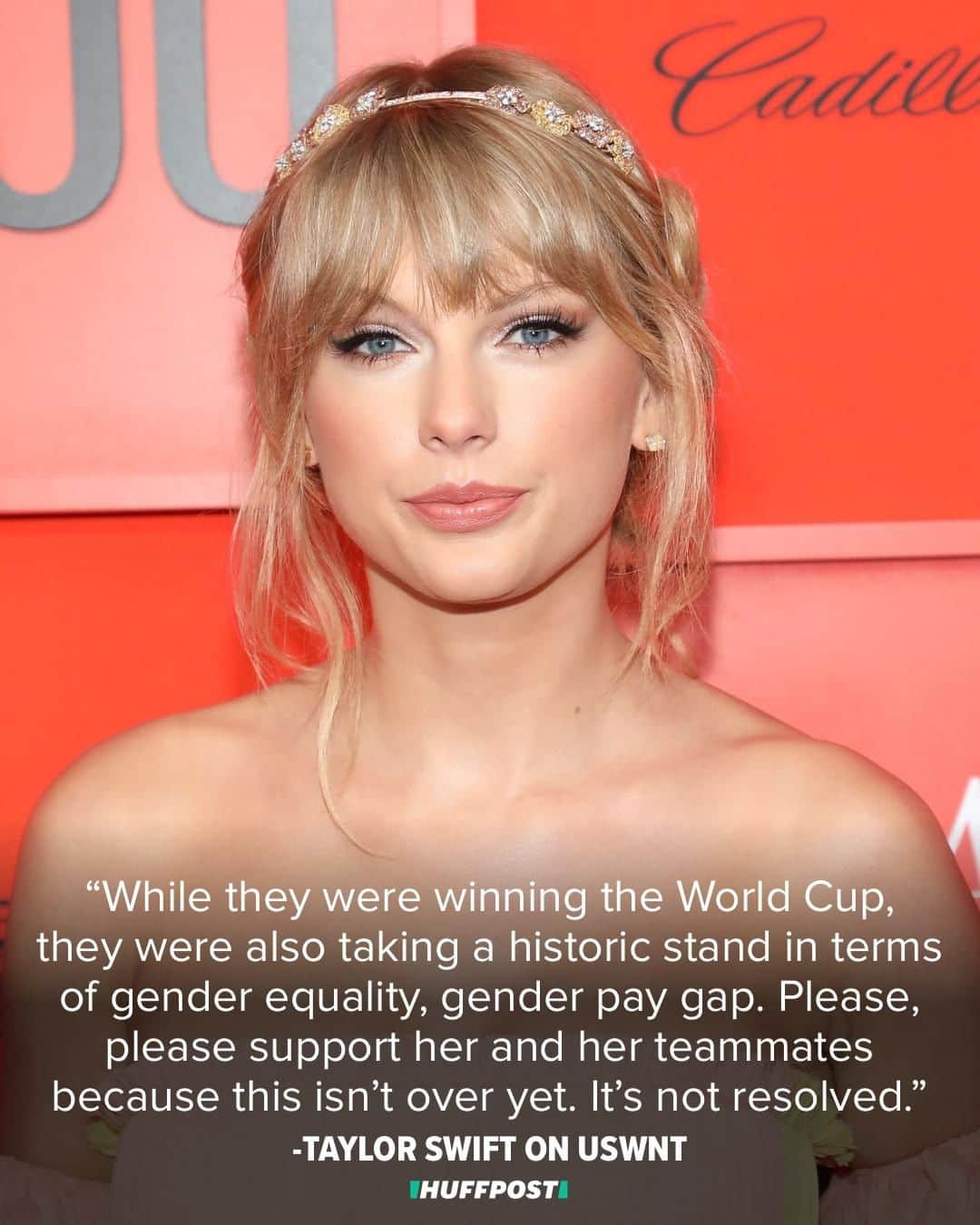 Huffington Postさんのインスタグラム写真 - (Huffington PostInstagram)「Taylor Swift isn’t going to shake off the equal-pay cause of the U.S. women’s soccer team. In accepting the Icon Award at the Teen Choice Awards, Swift said it was an honor to receive the honor from co-captain Alex Morgan, who helped guide the squad to a World Cup title this summer. But Swift had a bigger message to deliver about the team’s fight against salary discrimination. “While they were winning the World Cup, they were also taking a historic stand in terms of gender equality, gender pay gap,” she told the audience in Hermosa Beach, California. “Please, please support her and her teammates because this isn’t over yet. It’s not resolved.” Swift continued to reinforce her plea to young fans. “What happened to them is unfair,” she continued. “It’s happening everywhere and they are heroes and icons for standing up.” // Watch her speech at the link in bio. // 📸: Getty Images ⁠ ⁠」8月14日 6時09分 - huffpost