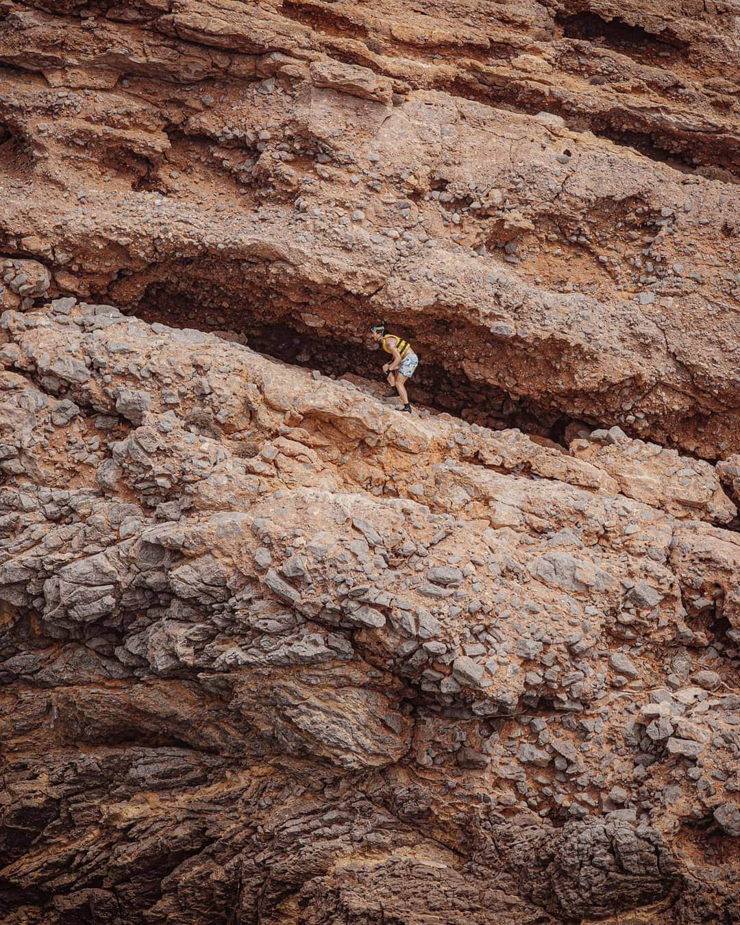 スティーヴ・アオキさんのインスタグラム写真 - (スティーヴ・アオキInstagram)「🧗‍♂️🧗‍♂️🧗‍♂️ who wants to go climb some cliffs and jump in the sea? Tag an adrenaline junkie」8月14日 6時11分 - steveaoki