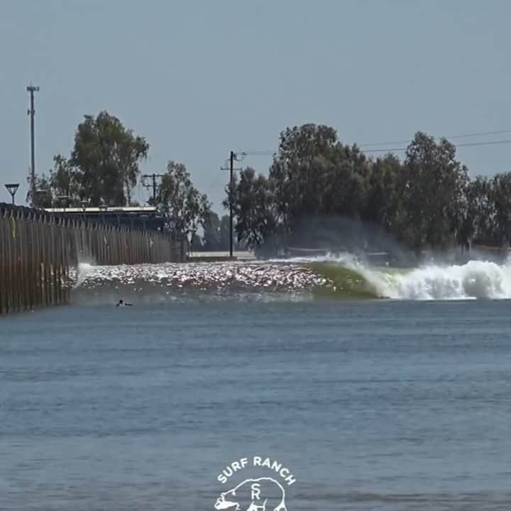 ケリー・スレーターのインスタグラム：「Small kine twin fin action at #SurfRanch yesterday. Check that finishing slash though! 😀🔪」