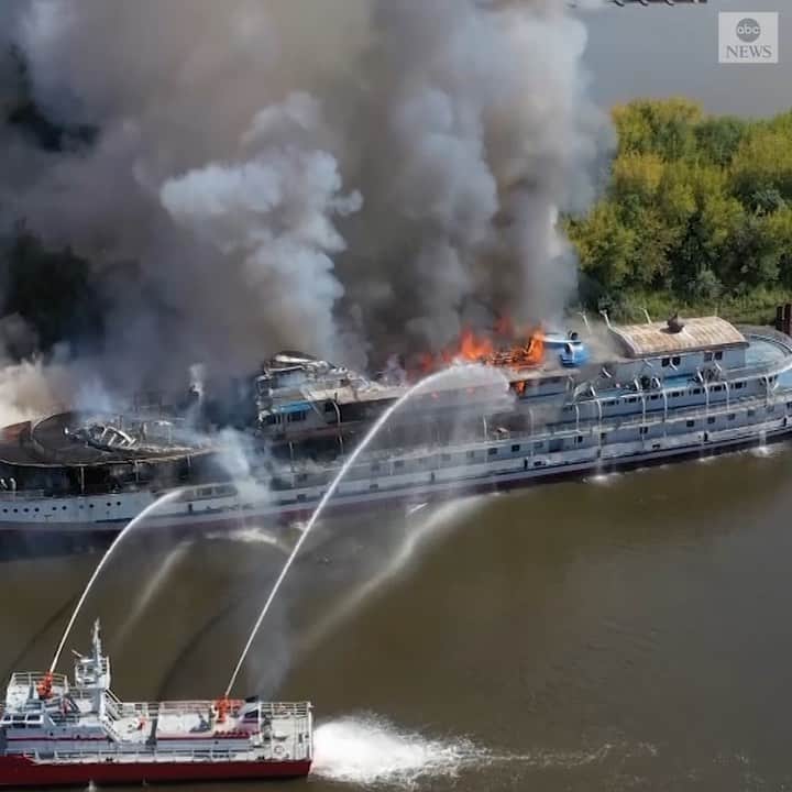 ABC Newsさんのインスタグラム動画 - (ABC NewsInstagram)「A fire broke out on an ...