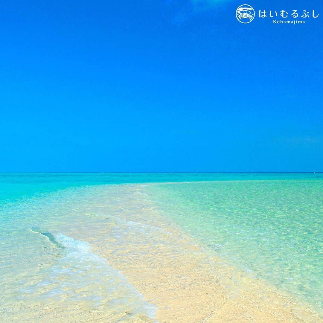HAIMURUBUSHI はいむるぶしさんのインスタグラム写真 - (HAIMURUBUSHI はいむるぶしInstagram)「海の道… 干潮時に姿を現わす白砂の道… 青と白のコントラストが美しい海景に出会える人気スポットです。 #沖縄 #八重山諸島 #浜島 #幻の島 #海の道 #海景 #小浜島 #リゾート #ホテル #はいむるぶし #japan #okinawa #yaeyamaislands #hamajima #maboroshinoshima #bluesea #whitebeach #kohamajima #beachresort #haimurubushi」8月14日 6時28分 - haimurubushi_resorts