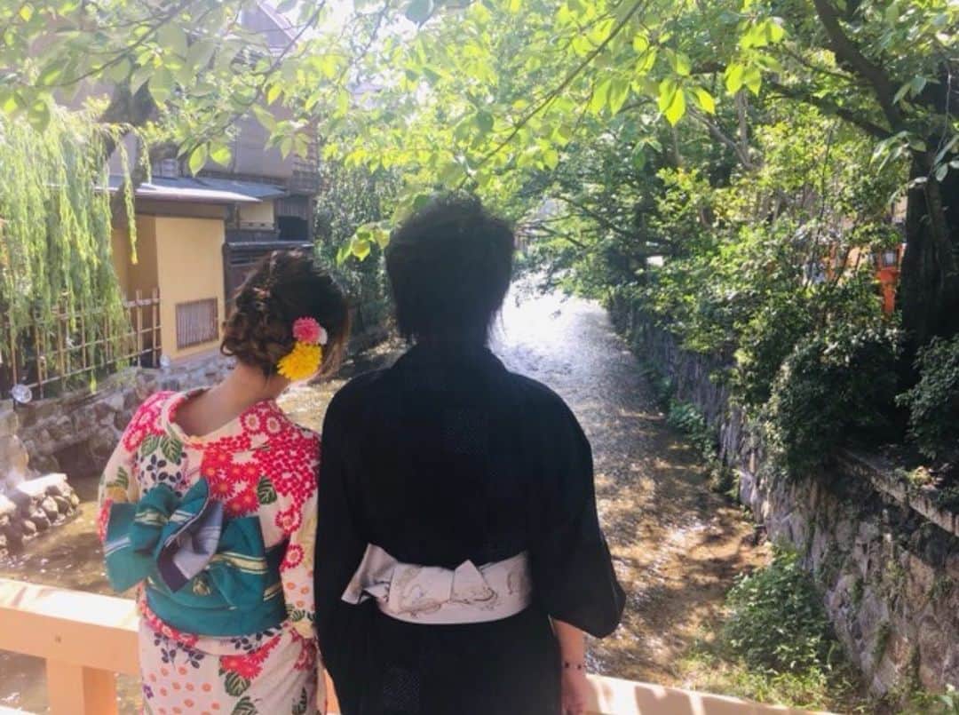 京都 着物レンタル くくる-Cucuru- レンタル着物さんのインスタグラム写真 - (京都 着物レンタル くくる-Cucuru- レンタル着物Instagram)「夏休みもくるんで😊. 当日ご予約も承っております☎️. . . 暑い‼️くるんには可愛いスタジオ完備😍涼しく過ごせます🍧夏休みもくるんで😊. @kimono.curun では最大¥3000引きの学生の方向けおトクなサービスを行っております。. 皆さまのご来店をお待ちしております😊. . . . くるんでは2020年【振袖レンタルご試着会】【袴レンタルご試着会】も始まっております。. 気になるお着物をご試着いただけます😊🌈. となりのmucu写真製作所(@photostudio.mucu )にてスタジオ撮影やロケーション撮影とあわせたお得なプランもご用意しておりますのでお気軽にお問い合わせくださいませ😊. . . . . Curunはキレイとカワイイを追求するんです❤️ . 振袖や袴も沢山ご用意しましたよ❤️ . メーカーだから出来る高品質で地域最低価格‼️ . . 着物メーカーだから安心のプロ着付け👘 . カワイイ💞オリジナル着物沢山‼️ 祇園 八阪神社 高台寺 安井神社【安井金毘羅宮】清水寺 八坂の塔等観光地へのアクセス抜群！ . 📞075-531-5525 . . http://kimono-cucuru.jp/  #京都くるん  #着物レンタル #京都着物レンタル  #レンタル着物 #花火大会#kyotojapan #かわいい着物 #着物レンタル京都 #京都着物レンタルくるん #京都レンタル着物くるん #八坂庚申堂 #伏見稲荷 #kyotoCurun #京都きものレンタル #京都着物 #浴衣レンタル #京都浴衣レンタル  #京都着物レンタルcurun #学割  #京都レンタル着物 #レンタル着物くるん #くるん #インクライン #교토 #청수사 #일본여행 #kawaii #振袖レンタル #袴レンタル#女子旅」8月14日 6時42分 - kimono.curun