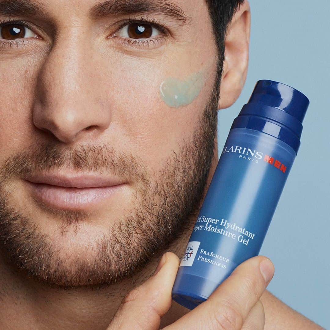 Clarins Canadaさんのインスタグラム写真 - (Clarins CanadaInstagram)「💪🏼Fight off any external aggression in any condition with #ClarinsMen. #Clarins is proud to support the Rugby Champions🏆of @racing92 team because we share the same values: discipline, respect, combativity, creativity and of course team spirit! Here are @eddybenarousofficiel @maxmachenaud and @bricedulin. . . . #ItsAllAboutYou #HydrationChampion #Skincare」8月14日 6時56分 - clarinscanada