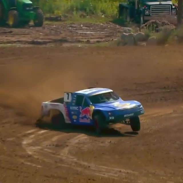レッドブルのインスタグラム：「When you’ve gotta get home before the pizza delivery gets there. 🚗 @brycemenzies7  #motorsports #rally #race #4wd #2wd  #offroad #redbull #givesyouwings」
