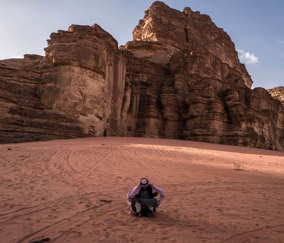 National Geographic Travelさんのインスタグラム写真 - (National Geographic TravelInstagram)「Photo by Muhammed Muheisen @mmuheisen | In Jordan’s desert of Wadi Rum, also known as the Valley of the Moon, cut into the sandstone and granite rock of southern Jordan. For more photos and videos from different parts of the world, follow me @mmuheisen and @mmuheisenpublic #muhammedmuheisen #jordan #الاردن」8月14日 7時05分 - natgeotravel