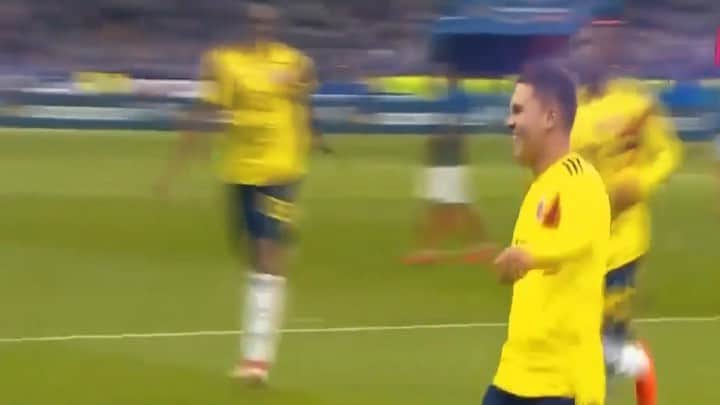 サッカー コロンビア代表チームのインスタグラム：「#DíaInternacionalDelZurdo  @jamesrodriguez10 🤜🏼⚡🤛🏼 @juanferquinterop」